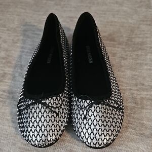 Steve Madden Silver and Black Patterned Flats